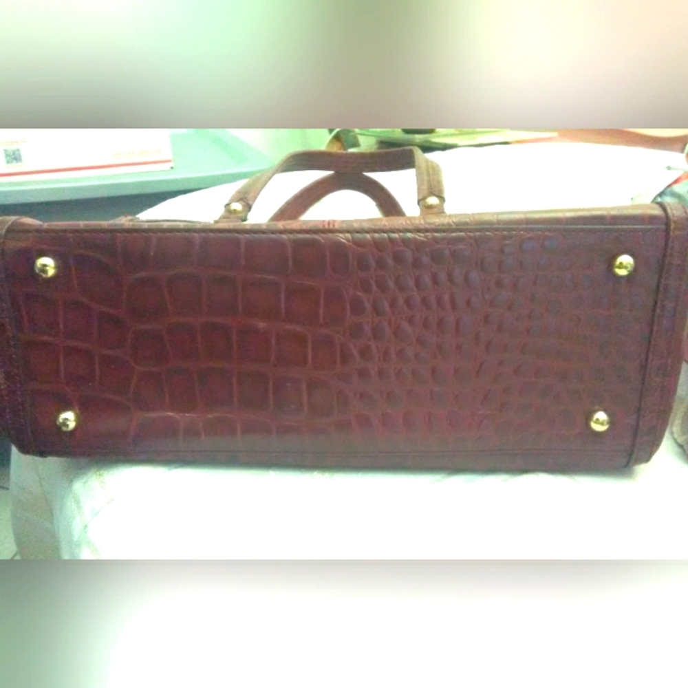 LIKE NEW 100% LEATHER PURSE/ BAG BY DKNY LARGE SZ. DEEP BURGUNDY CROC. EMBOSSED - Picture 5 of 15